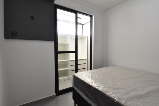 Quarto de kitnet/studio para alugar com 1 quarto, 27m² em Novo Mundo, Curitiba