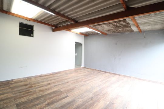 Garagem de casa para alugar com 2 quartos, 70m² em Santa Mônica, Uberlândia