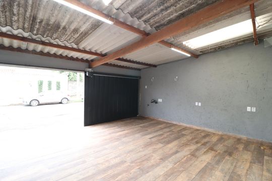 Garagem de casa para alugar com 2 quartos, 70m² em Santa Mônica, Uberlândia