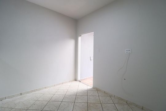 Sala de casa para alugar com 2 quartos, 70m² em Santa Mônica, Uberlândia