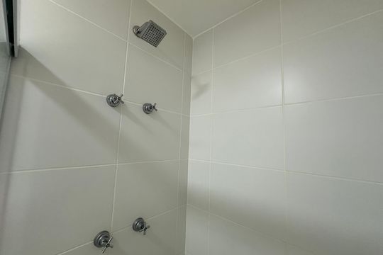 Banheiro de apartamento para alugar com 1 quarto, 49m² em Nova Aldeinha, Barueri