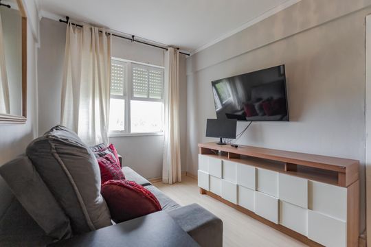 Sala de apartamento para alugar com 1 quarto, 42m² em Petrópolis, Porto Alegre