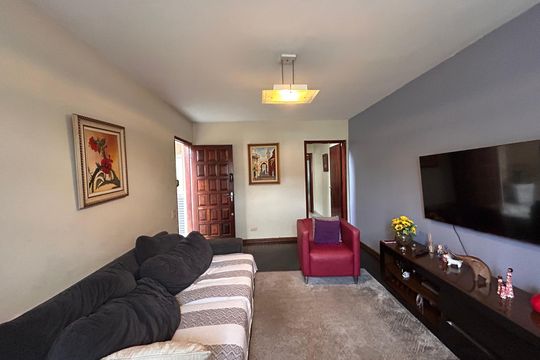 Sala de estar  de casa à venda com 3 quartos, 125m² em Vila Marari, São Paulo