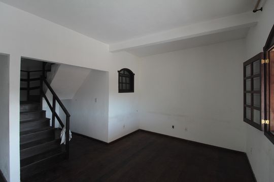 Sala de casa para alugar com 4 quartos, 221m² em Piratininga, Belo Horizonte
