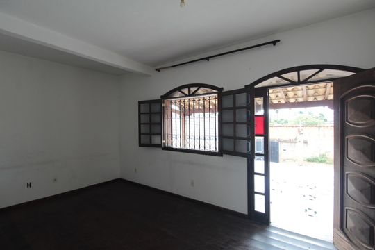 Casa para alugar com 4 quartos, 221m² em Piratininga, Belo Horizonte
