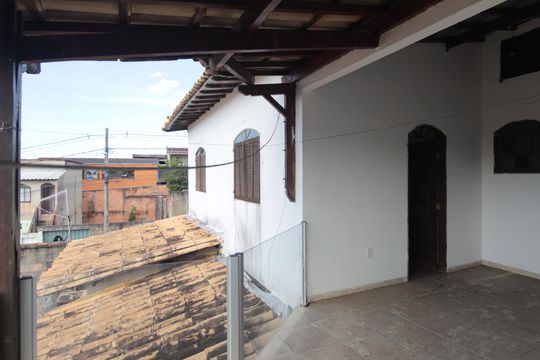 Varanda de casa para alugar com 4 quartos, 221m² em Piratininga, Belo Horizonte