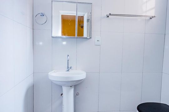 Banheiro de casa para alugar com 2 quartos, 100m² em Moinho Velho, São Paulo