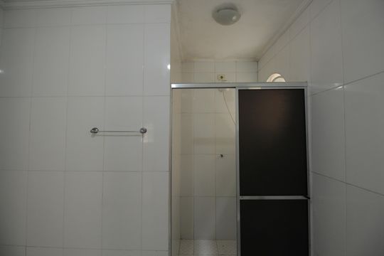Banheiro de apartamento para alugar com 3 quartos, 93m² em Marapé, Santos