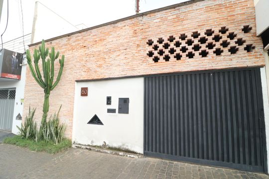 Fachada de casa para alugar com 1 quarto, 100m² em Martins, Uberlândia