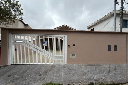 Fachada de casa para alugar com 3 quartos, 210m² em Baeta Neves, São Bernardo do Campo