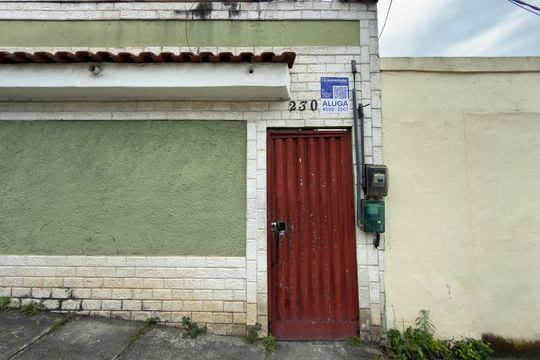 Placa de casa para alugar com 1 quarto, 30m² em Brás de Pina, Rio de Janeiro