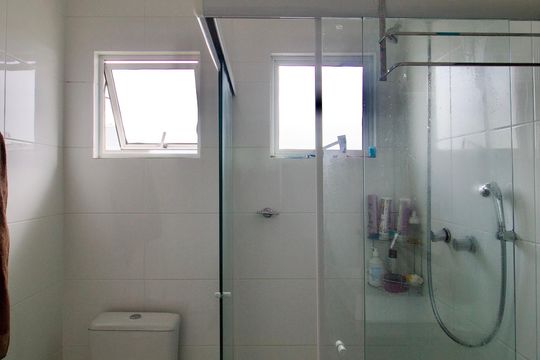Banheiro - Suíte de casa de condomínio para alugar com 3 quartos, 170m² em Barreirinha, Curitiba