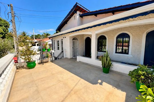 Área externa de casa à venda com 3 quartos, 181m² em Vila José Iório, Campinas
