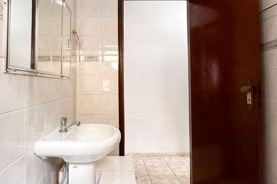 Banheiro Social de casa à venda com 2 quartos, 138m² em Baeta Neves, São Bernardo do Campo