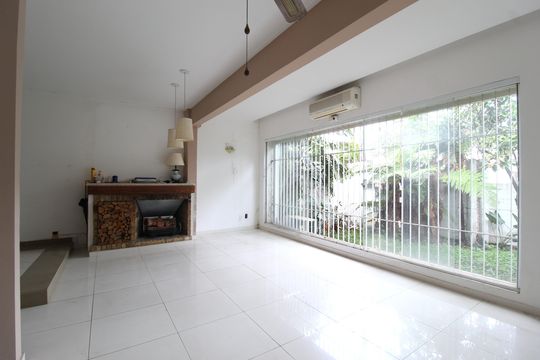 Casa à venda com 5 quartos, 214m² em Indianópolis, São Paulo