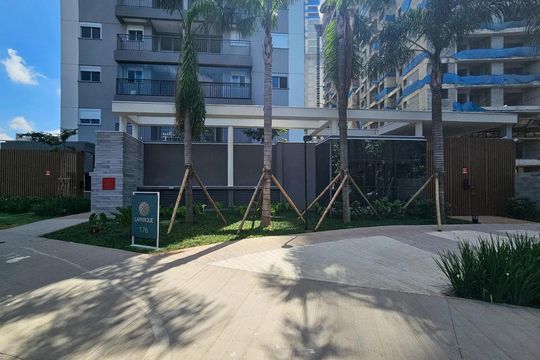Fachada do Prédio de apartamento à venda com 2 quartos, 41m² em Lapa de Baixo, São Paulo