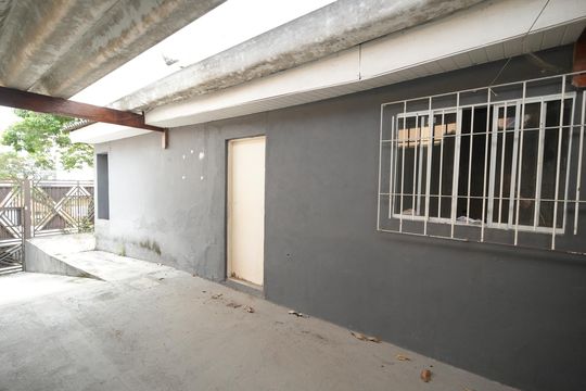 Garagem de casa à venda com 2 quartos, 500m² em Parque das Nações, Santo André