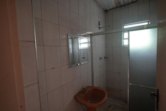 Banheiro Social de casa à venda com 2 quartos, 500m² em Parque das Nações, Santo André