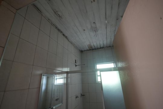 Banheiro Social de casa à venda com 2 quartos, 500m² em Parque das Nações, Santo André