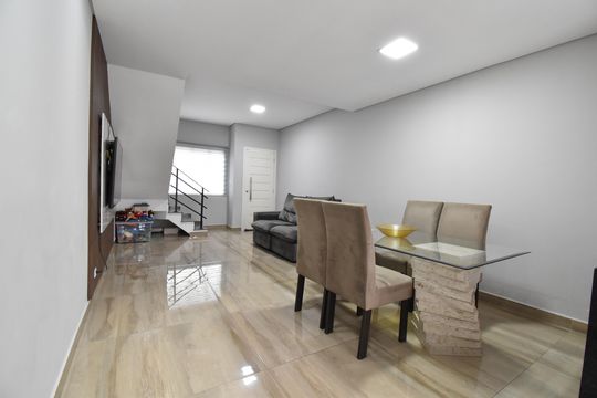 Sala de casa para alugar com 3 quartos, 88m² em Sítio Cercado, Curitiba