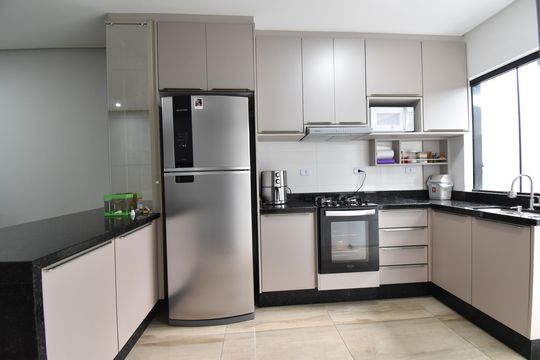 Cozinha de casa para alugar com 3 quartos, 88m² em Sítio Cercado, Curitiba