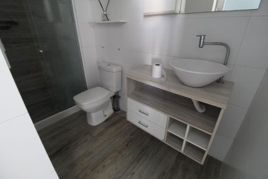 Banheiro de apartamento à venda com 2 quartos, 50m² em Anil, Rio de Janeiro