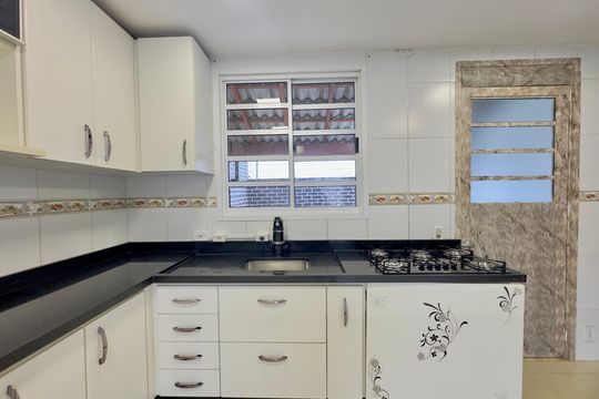Cozinha de casa de condomínio para alugar com 2 quartos, 125m² em Bonsucesso, Guarulhos