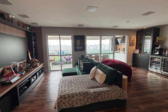 Apartamento para alugar com 3 quartos, 136m² em Cidade Monções, São Paulo