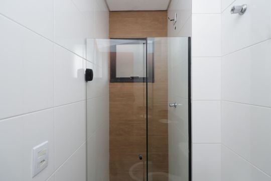 Banheiro de apartamento à venda com 1 quarto, 32m² em Vila Carrão, São Paulo