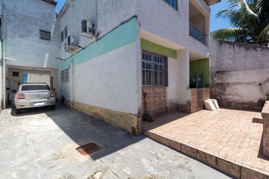 Garagem de casa à venda com 4 quartos, 250m² em Campo Grande, Rio de Janeiro