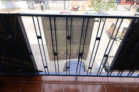 Plaquinha instalada de casa para alugar com 3 quartos, 170m² em São Geraldo, Porto Alegre