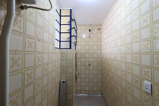 Banheiro do Corredor de casa para alugar com 3 quartos, 170m² em São Geraldo, Porto Alegre