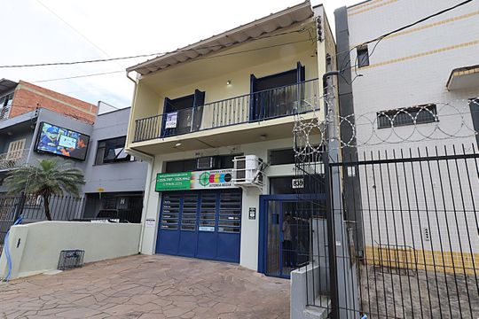 Fachada do Prédio de casa para alugar com 3 quartos, 170m² em São Geraldo, Porto Alegre