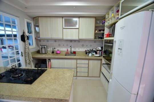Cozinha de casa de condomínio para alugar com 2 quartos, 69m² em Jardim Interlagos, Hortolândia