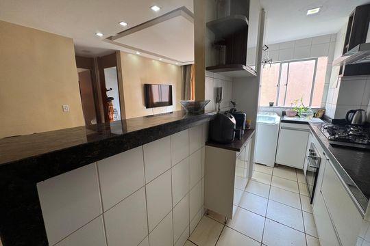 Cozinha  de apartamento à venda com 2 quartos, 52m² em Riacho Fundo Ii, Brasília