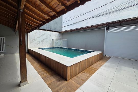 Casa para alugar com 4 quartos, 270m² em Jardim Trevo, Praia Grande