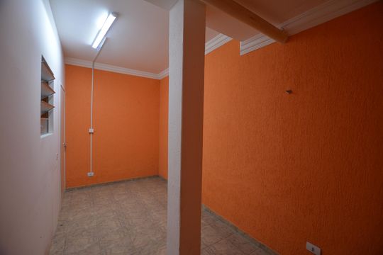 SALÃO COM QUARTO E BANHEIRO  de casa à venda com 3 quartos, 117m² em Jardim Celeste, São Paulo