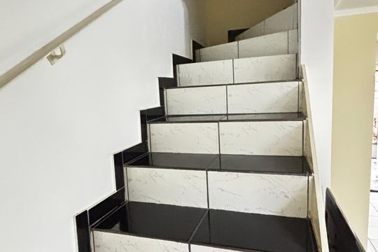 Escada de casa de condomínio para alugar com 2 quartos, 70m² em Vila Homero Thon, Santo André
