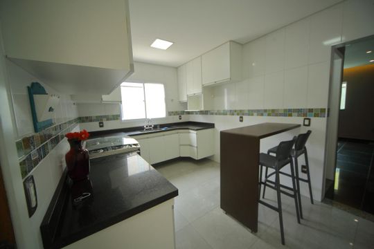 Cozinha  de casa de condomínio à venda com 2 quartos, 120m² em Bairro dos Casa, São Bernardo do Campo