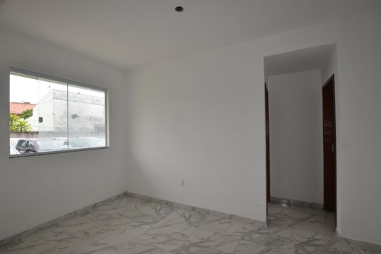 Sala de casa de condomínio para alugar com 2 quartos, 62m² em Osvaldo Cruz, Rio de Janeiro