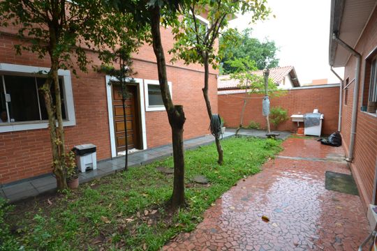 Quintal de casa para alugar com 7 quartos, 261m² em Instituto de Previdencia, São Paulo