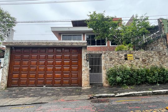 Fachada de casa para alugar com 7 quartos, 261m² em Instituto de Previdencia, São Paulo