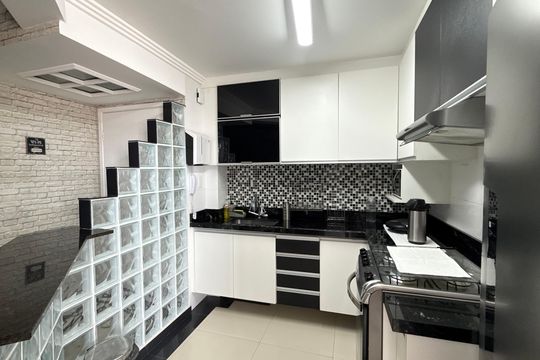 Cozinha de apartamento para alugar com 2 quartos, 76m² em Tortuga, Guarujá