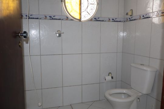 Banheiro 2 de casa à venda com 4 quartos, 182m² em Jardim Sao Roberto, São Paulo