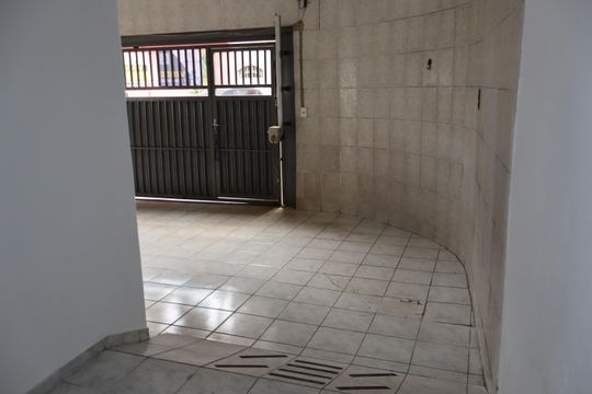Garagem de casa à venda com 4 quartos, 182m² em Jardim Sao Roberto, São Paulo