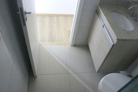 Banheiro social de apartamento à venda com 2 quartos, 59m² em Jardim Sao Ricardo, Guarulhos