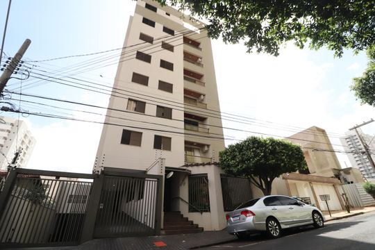 Fachada de apartamento para alugar com 3 quartos, 90m² em Osvaldo, Uberlândia