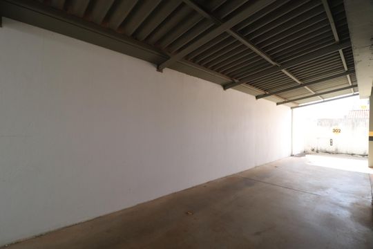 Garagem de apartamento para alugar com 3 quartos, 90m² em Segismundo Pereira, Uberlândia
