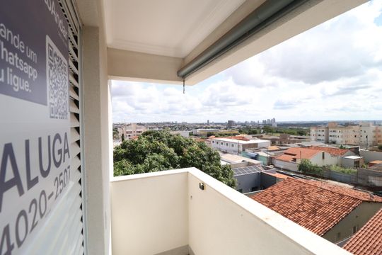 Plaquinha de apartamento para alugar com 3 quartos, 90m² em Segismundo Pereira, Uberlândia
