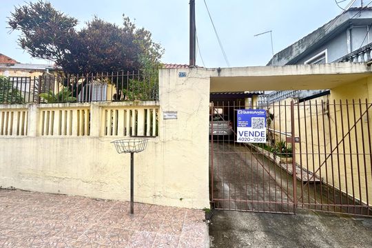 Placa instalada na fachada do imóvel de casa à venda com 2 quartos, 134m² em Jardim Cumbica, Guarulhos